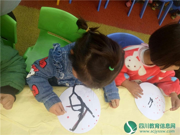 广安邻水观音桥镇中心幼儿园小班组开展艺术活动