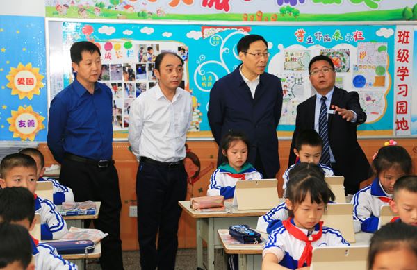 察看电子书包的应用.JPG