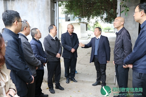 中共遂宁市委常委、市委统战部部长杨军一行到遂宁六中视察学校环保工作