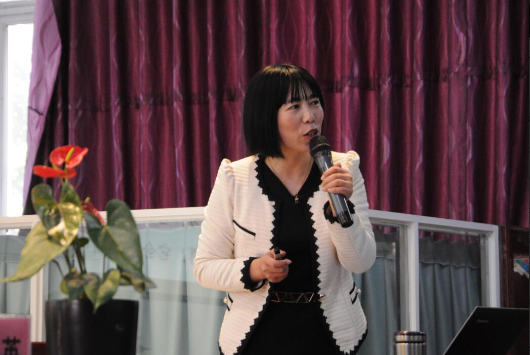 全国知名教育艺术专家崔小英到遂宁高级实验学校作专题讲座