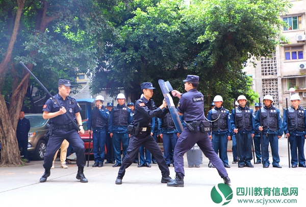遂宁二中举行防恐防暴演练 安全警钟时刻敲