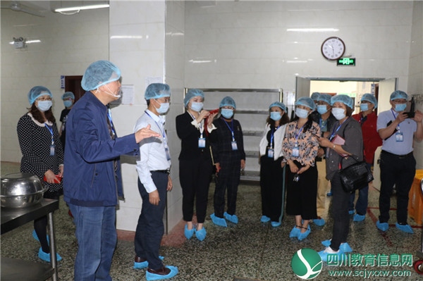 市实验学校召开食品安全委员会工作会议
