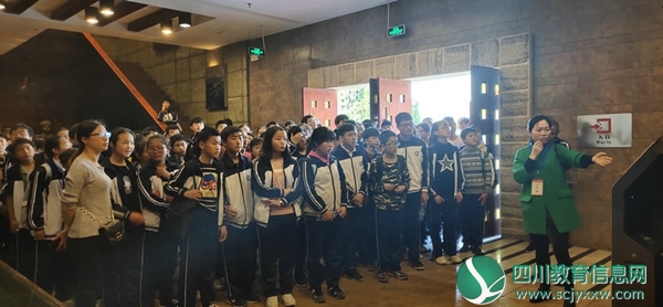聚贤初中清明祭扫拉练活动4_副本.jpg