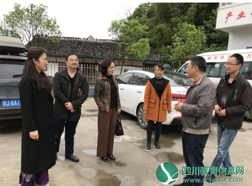 中共遂宁四中支部下乡助力扶贫攻坚