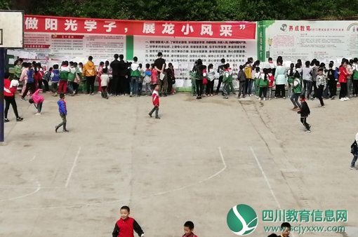 龙会中心校举行清明节手抄报活动