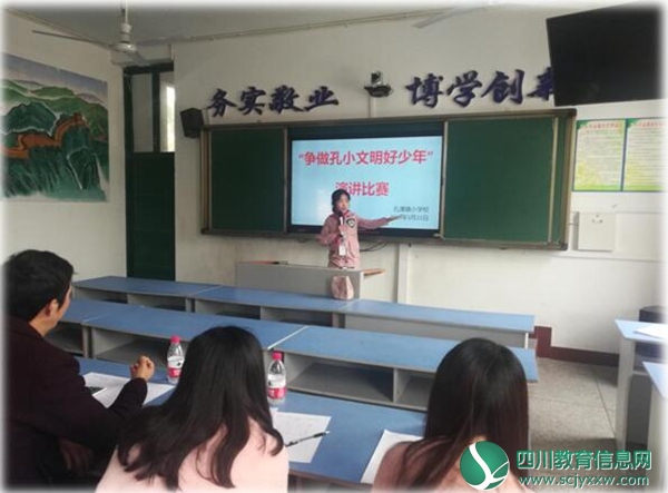 选手们精彩的表演获得评委们的一致好评.jpg