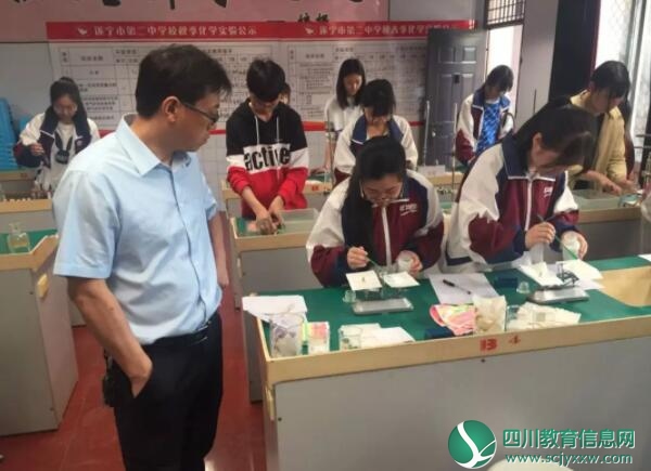 遂宁二中初中毕业生理化实验操作考试圆满结束