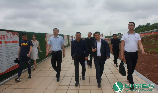 市副市长袁冰到遂宁一中高中部督查安全稳定工作