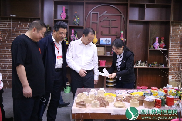 市长邓正权莅临遂宁东辰荣兴国际学校调研教育发展改革情况