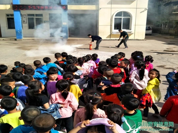 中兴小学消防疏散演练2_副本.jpg