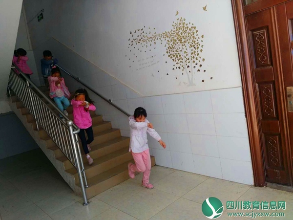 中兴小学开展消防火灾逃生疏散演练