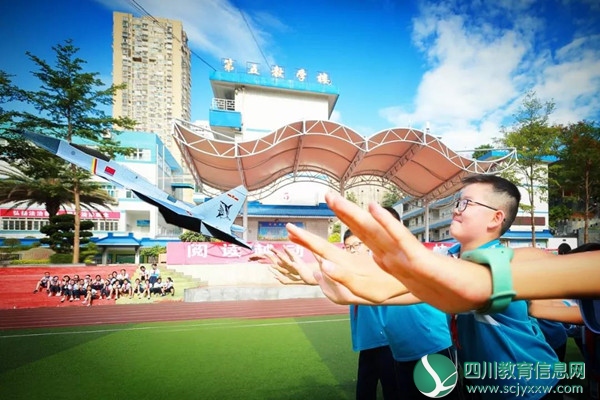 市实验学校: 航模进校园 童心飞蓝天