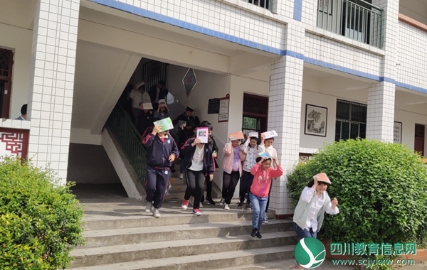 横山初中：开展5.12防灾应急演练.jpg