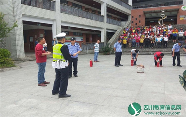 宝兴：全民普法 “七进”之进学校
