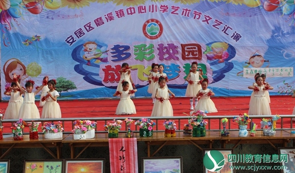 小朋友载歌载舞.jpg
