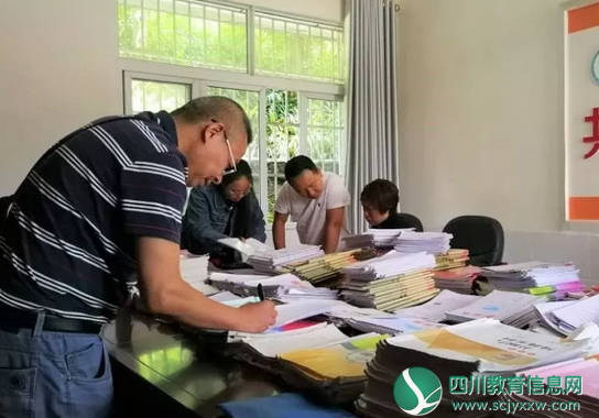 遂宁六中教育联盟开展教学常规联合检查