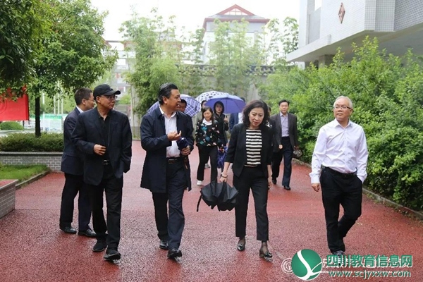 遂宁市委常委、宣传部长涂虹慰问遂宁东辰荣兴国际学校高三师生