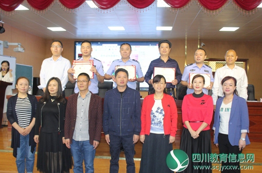 资中水南镇中心校 举行法治知识讲座