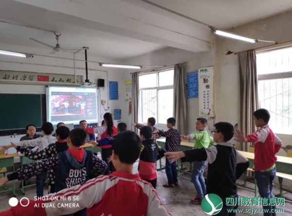 我爱我的祖国·快乐过六一 ——大英县关工委领导与留守学生欢度六一儿童节