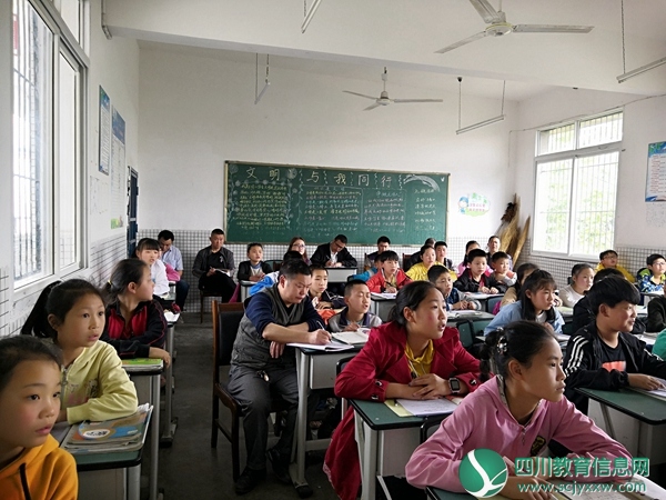 相关学科教师积极参与听课活动.jpg