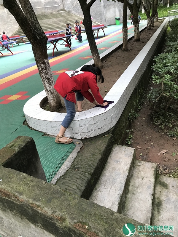 复兴小学开展净化、美化、绿化校园技能大比拼活动