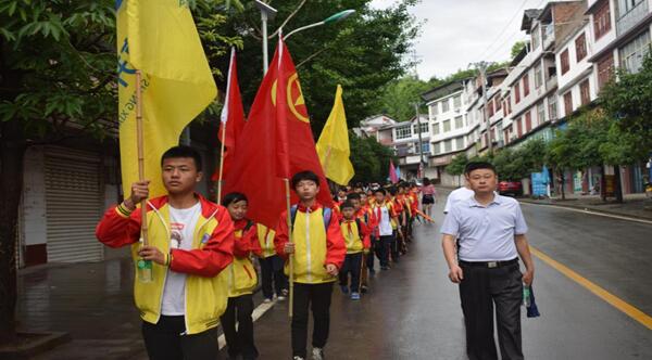 平昌县高升小学：大峡谷研学旅行，让孩子学在路上