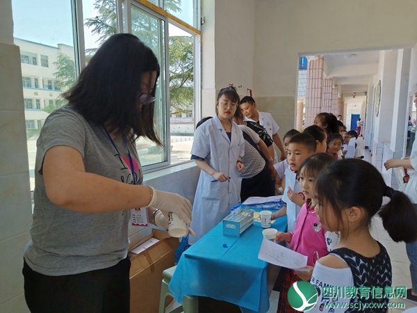 东禅小学：开展碘缺乏病监测活动2.jpg