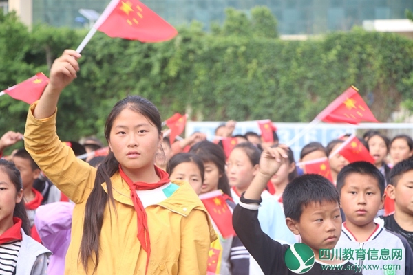 学生互动.JPG