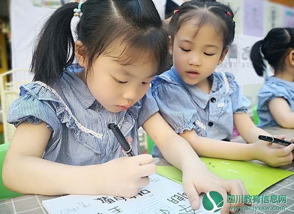 小作者签名.jpg