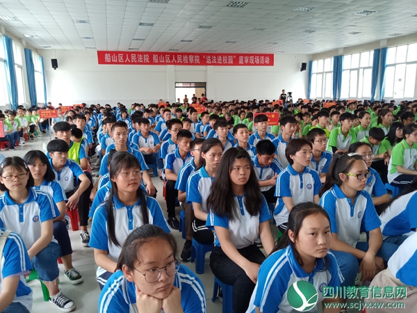 现场参与旁听的师生  微信图片_20190610155511.jpg