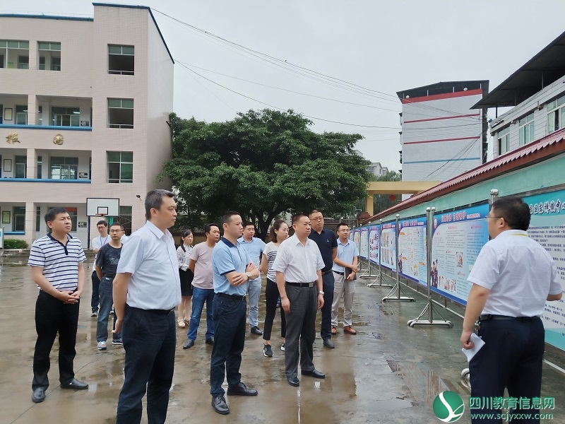 蒋文武调研学校“七五”普法宣传教育1.jpg