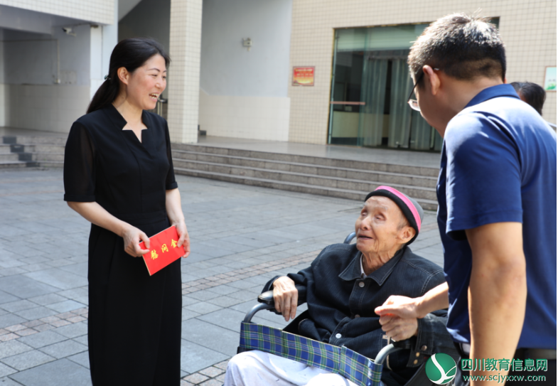 肖霞“七一”慰问遂宁中学党员