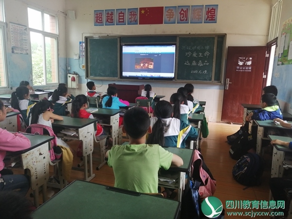 安居区兴旺明德小学开展“珍爱生命 远离毒品” 禁毒安全教育活动