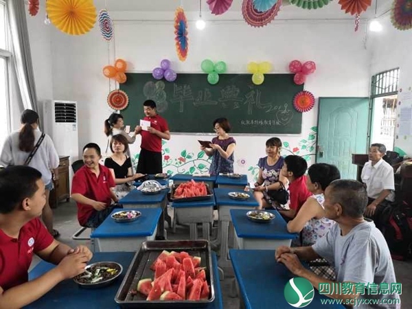 初三学生毕业典礼.jpg