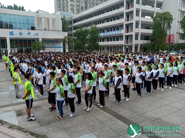 师生参与禁毒主题活动IMG20190626071518.jpg
