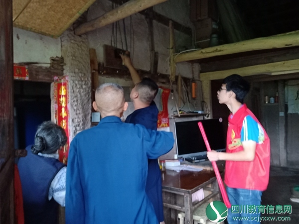 为村民排查线路故障IMG20190627103602.jpg