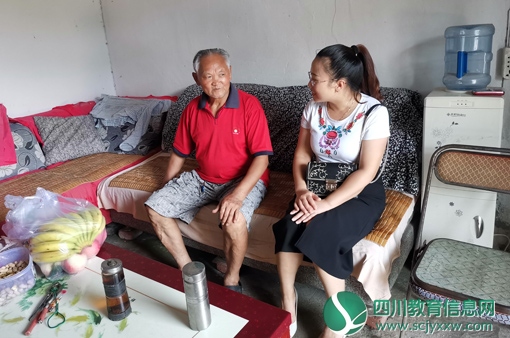 威远县越溪中心校“八一” 慰问退伍老兵