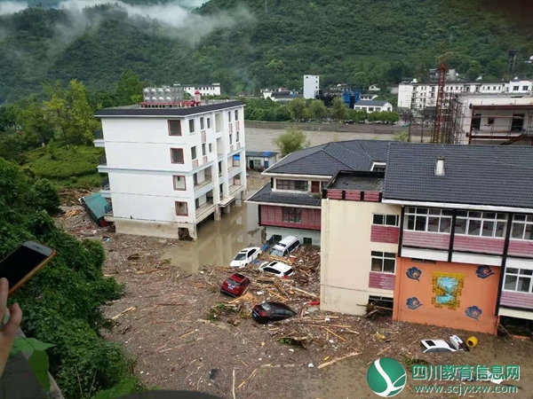 暴雨无情人有情，于无声处见真情——汶川二幼记 (0).jpg