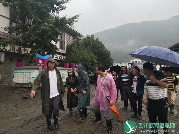 暴雨无情人有情，于无声处见真情——汶川二幼记 (2).jpg