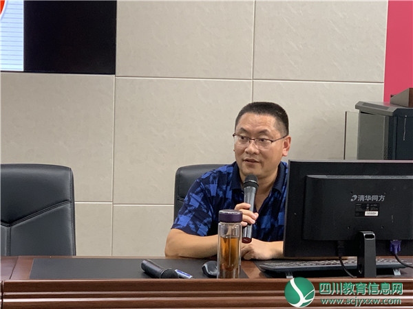 广安中学举行2019年新教师培训会