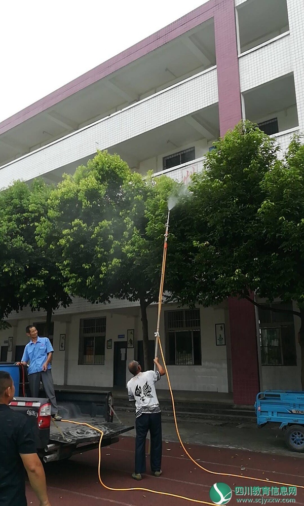校园杀虫除草.jpg