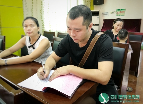 北辰街幼儿园召开新学期家委会