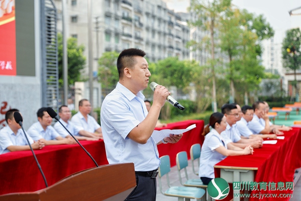 范文杰副主任针对学生良好习惯养成方面再次明确了学校纪律.jpg