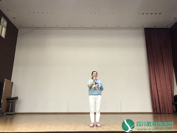 图五：年级行政柴书香老师强调安全教育工作.JPG