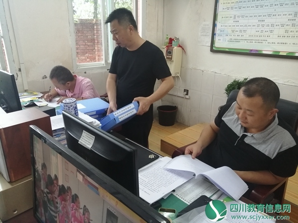  兴旺明德小学举行开校工作检查