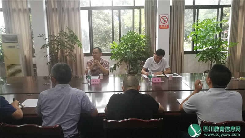四川省武胜中学举行嘉祥创新班座谈会