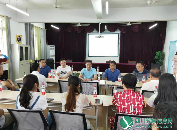 何天明前往船山区开展开学检查暨教师节慰问
