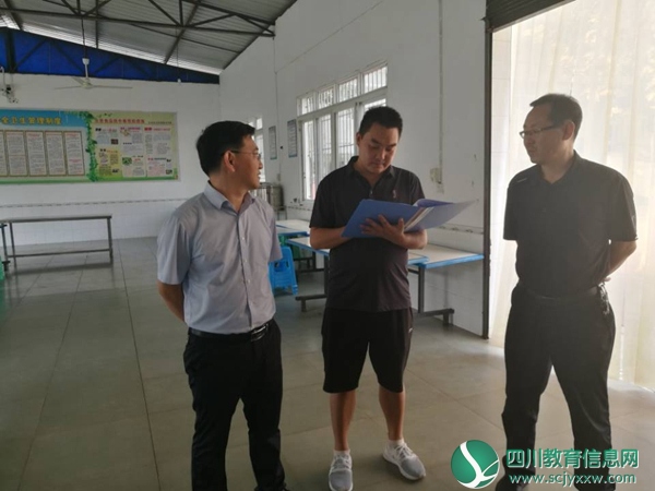 副县长曾广深入川安中学检查开学工作