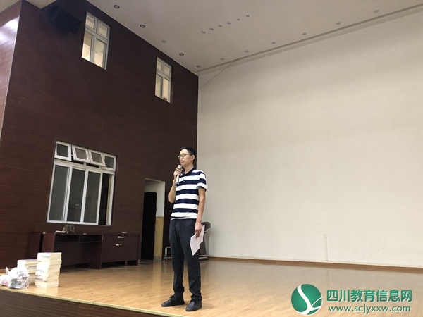 图三：年级教学组长魏启金老师讲话.JPG