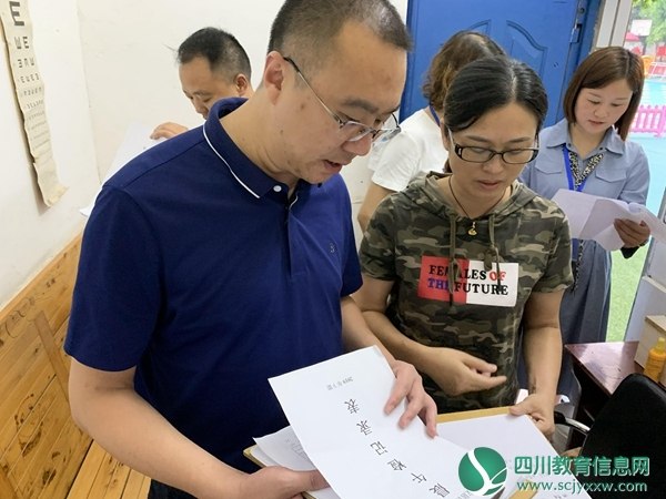 蔡礼一行深入琼江路幼儿园进行开学安全工作督查